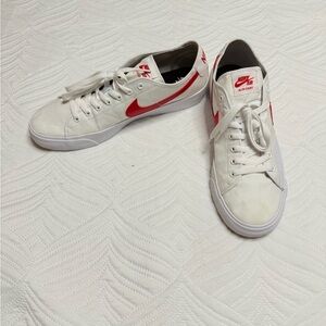 Nike SB Blazer Court Women’s White Canvas Sneakers. Size 10.5